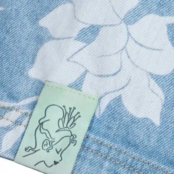 Make Me an Offer!NWT Collector's Disney Tiana Men's Floral Button up Dress Shirt - Picture 5 of 9